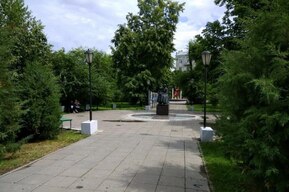 В сквере Первой учительницы проложат больше километра новых труб для автополива и заменят плитку на асфальт